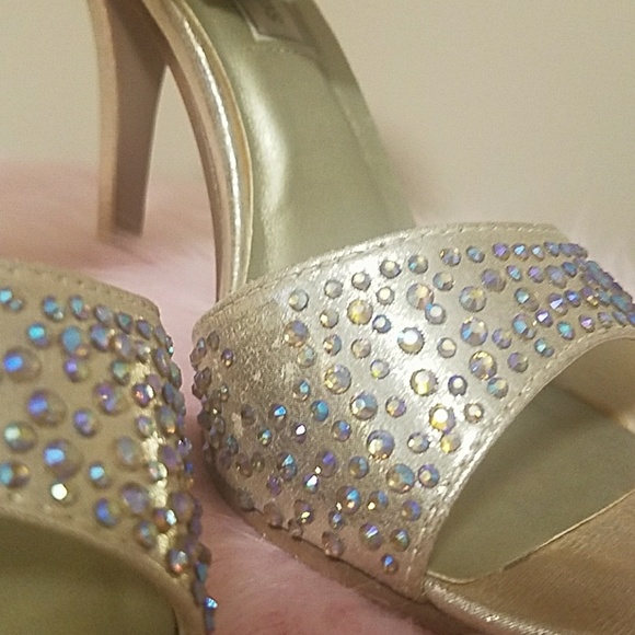 Gold heels - Picture 5 of 5